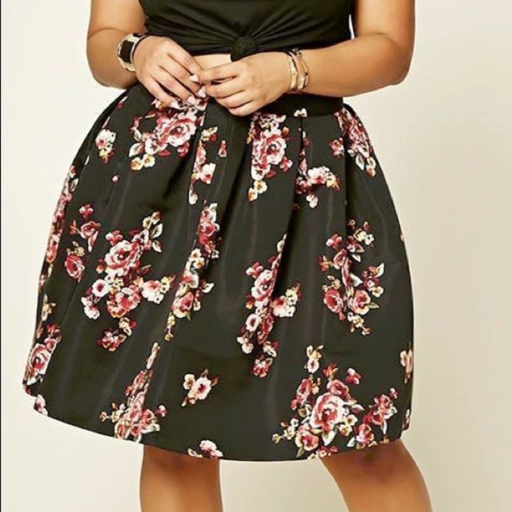 Forever 21 Plus Pleated Floral Skirt